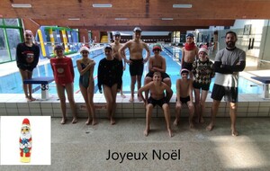 Option Natation : remise des Père Noël en chocolat